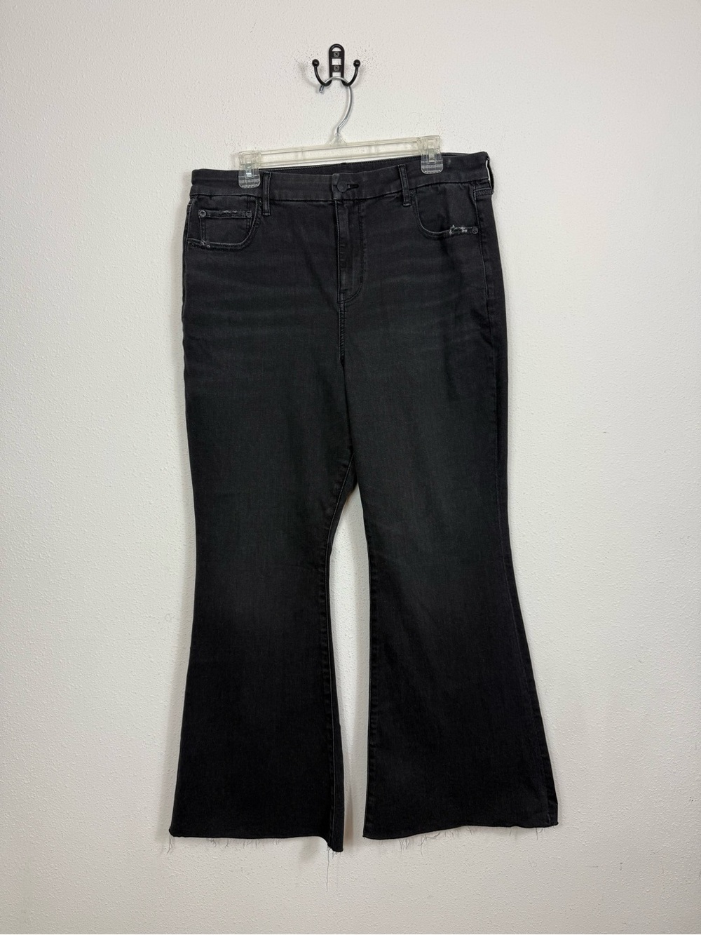 American Eagle Next Level Stretch Curvy Super High Rise Flare Black Jean 16short